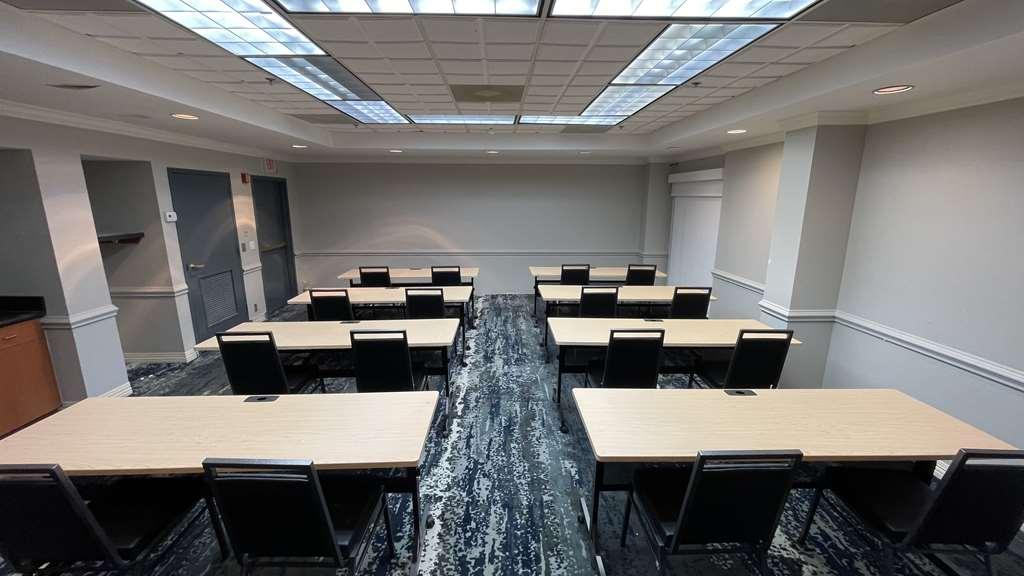 Best Western Plus Sugar Land/Stafford Facilities photo
